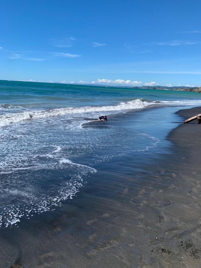 Urenui Beach Bach 外观 照片